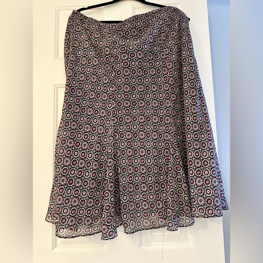 Light East 5th skirt beautifully lined. Maxi length. 1x